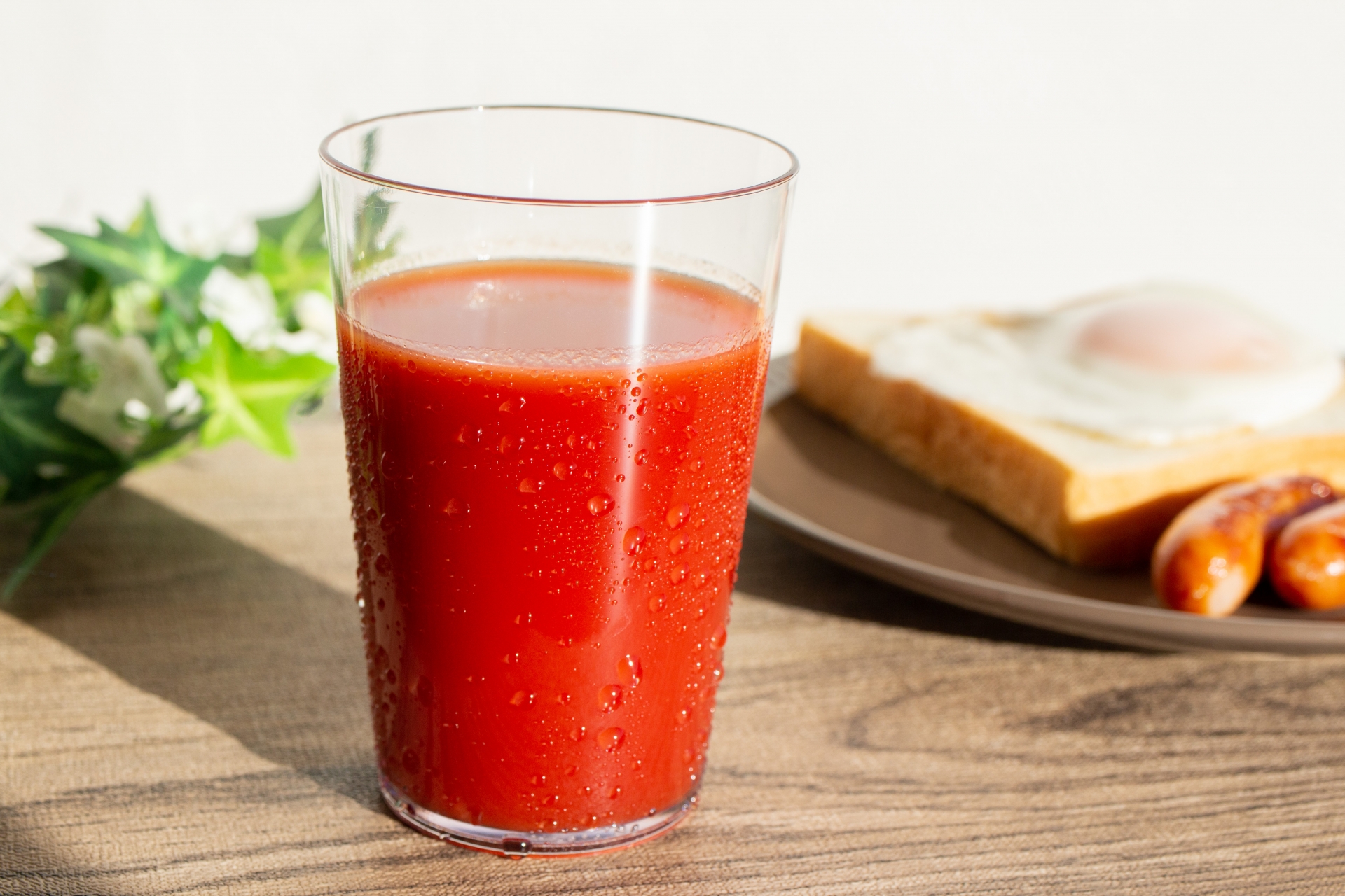 カフェで提供する手作りトマトジュース